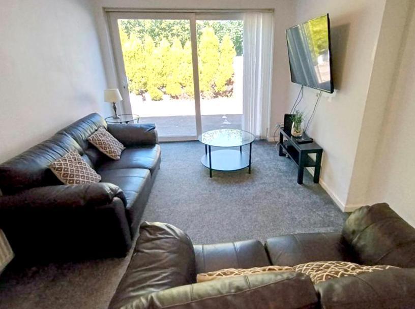Cozy 4 Bedroom House In Smethwick With 4 Bathrooms Perfect For Contractors And Families Birmingham Zewnętrze zdjęcie