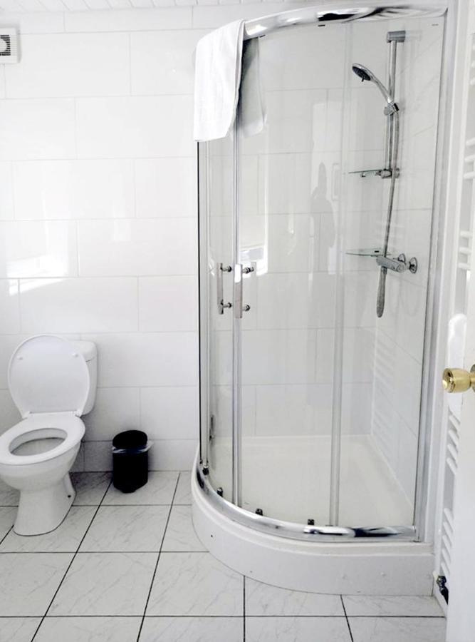 Cozy 4 Bedroom House In Smethwick With 4 Bathrooms Perfect For Contractors And Families Birmingham Zewnętrze zdjęcie