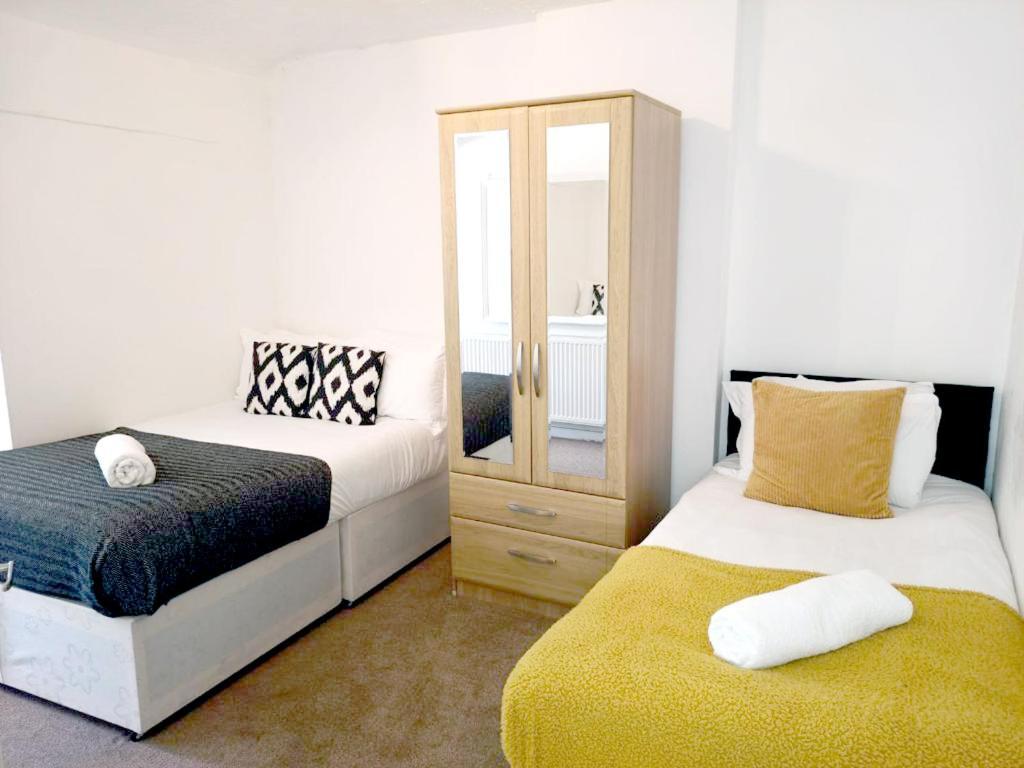 Cozy 4 Bedroom House In Smethwick With 4 Bathrooms Perfect For Contractors And Families Birmingham Zewnętrze zdjęcie