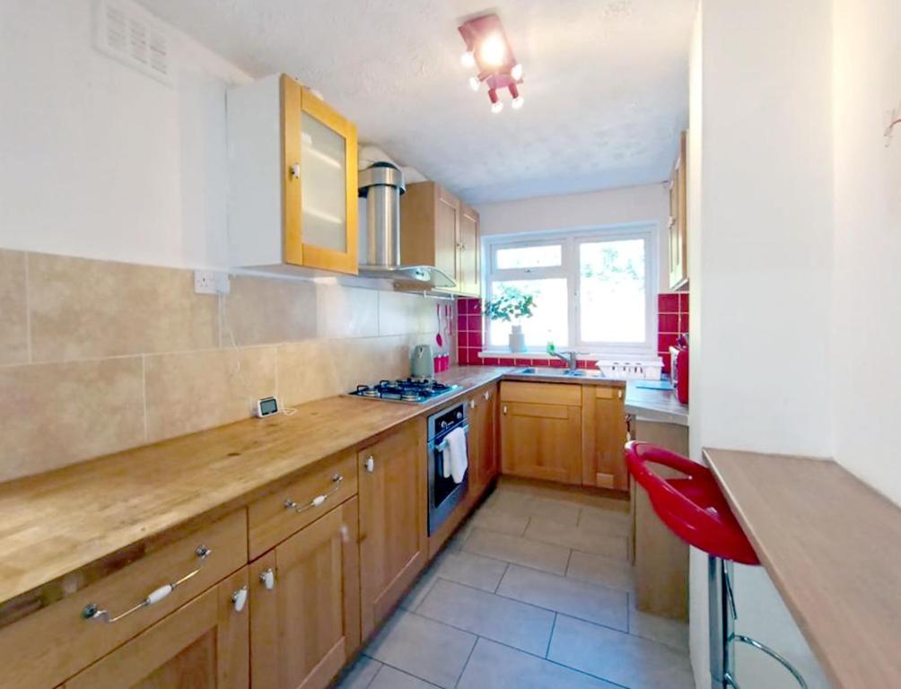 Cozy 4 Bedroom House In Smethwick With 4 Bathrooms Perfect For Contractors And Families Birmingham Zewnętrze zdjęcie